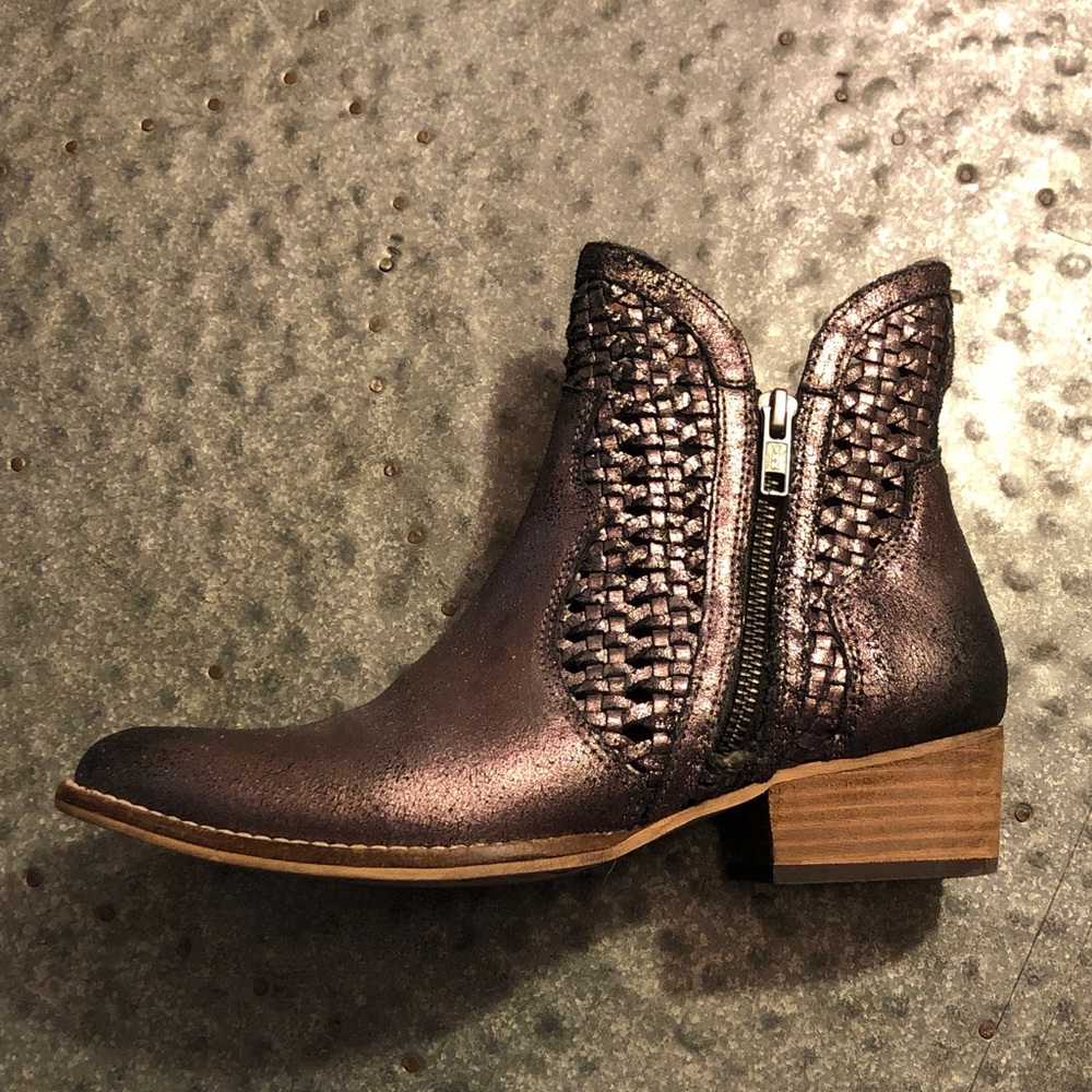 Seychelles Women’s Metallic Bronze Ankle Boot with Woven Detail size six